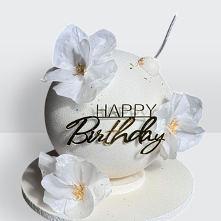 Торт бомба белый с цветами с фитилем