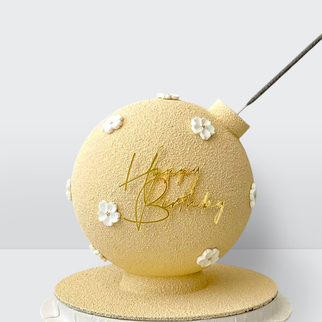 Торт бомба желтый с цветочками с фитилем