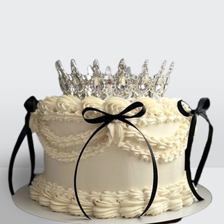 Торт белый ламбет с короной и черными лентами