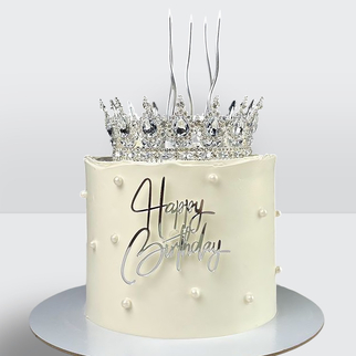 Торт ламбет белый с короной с жемчужинами и фитилем бенгальским огнем