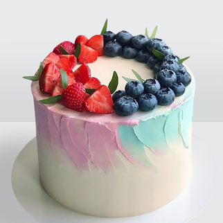 Торт на рождение с ягодами