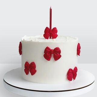 Торт с красными бантиками и свечей
