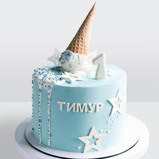 Детский торт со сладостями и мороженым