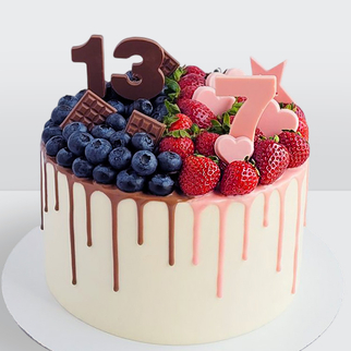 Детский торт с голубикой и клубникой