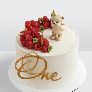 Детский торт с малиной и мишкой