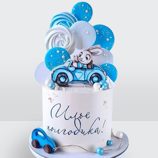 Детский торт с леденцами, машиной и зайкой