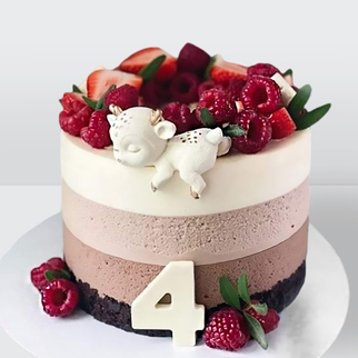 Детский торт с малиной и барашком