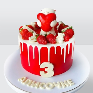 Детский торт с клубникой и мишкой