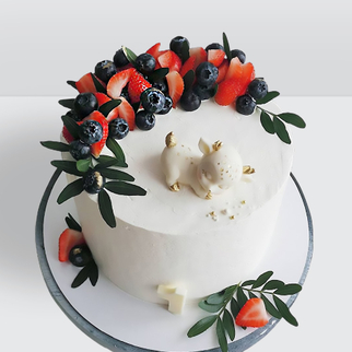 Детский торт с клубникой и голубикой
