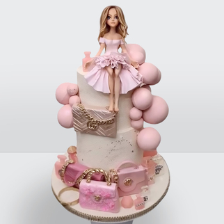 Торт с девушкой в платье и сумочками