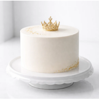 Торт белый с золотой короной