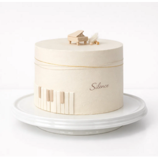 Торт белый в стиле минимализм с роялью