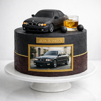 Торт черный с фотопечатью автомобиль БМВ и виски