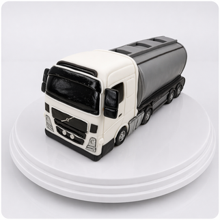 Торт в виде грузовой машины фуры