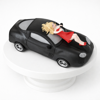 Торт девушка в красном платье на черной машине 3Д