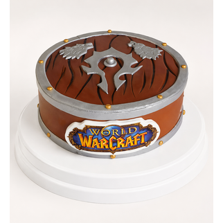 Торт World of Warcraft с гербом и металлическими элементами