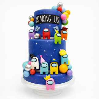 Яркий двухъярусный торт Амонг ас с фигурками
