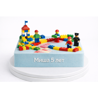 Торт в стиле конструктора с фигурками и дорогой на 5 лет