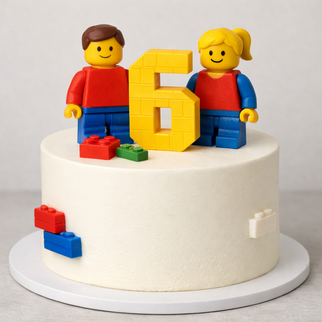 Торт с фигурками конструктора и цифрой 6