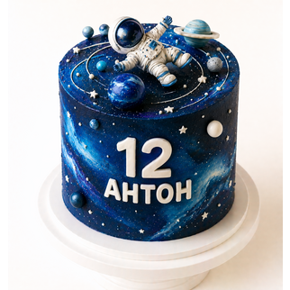 Торт космос с парящим астронавтом и планетами на 12 лет