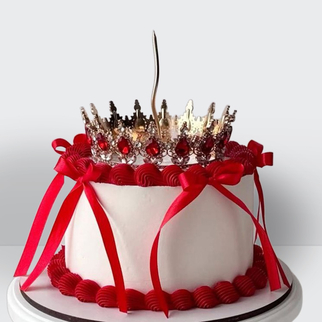 Торт ламбет белый с красным с золотой короной красными лентами и фитилем