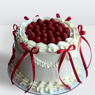 Торт ламбет белый с красными ленточками и малиной