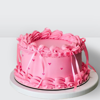 Торт ламбет розовый с розовыми ленточками с нежным декором и гармоничной композицией оформления