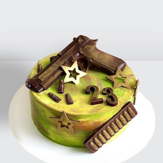 ? Торт милитари для мужчин на 23 февраля зеленый с пистолетом, звездами и патронами