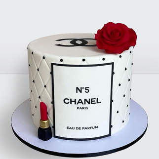 0 Торт в форме упаковки с лого Коко Шанель №5 с красной розой и помадой