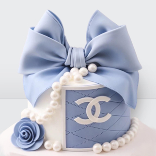0 Торт в виде коробки Коко Шанель с бантом и розой