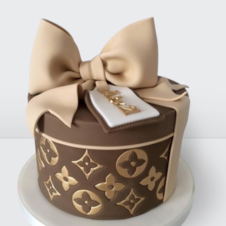 0 Торт в виде коробки Луи Виттон с бантом и надписью