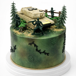 Торт в военном стиле с танком и солдатами