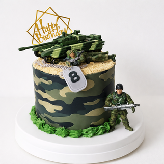 Торт в военном стиле с танком, фигуркой солдата и цифрой 8