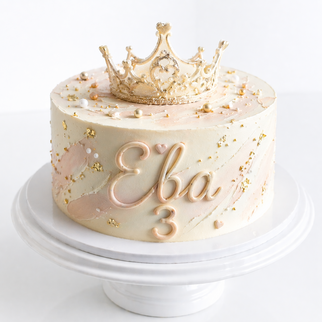 Торт с короной и цифрой 3 в нежном стиле