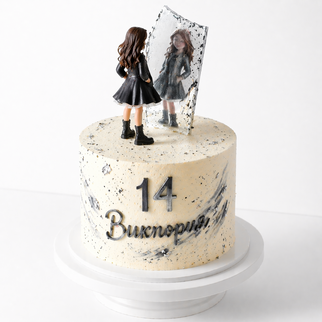 Торт с фигуркой девочки и зеркалом с цифрой 14