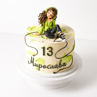 Торт с фигуркой девочки и наушниками с цифрой 13