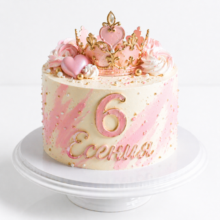 Торт на 6 лет с короной и сердцем