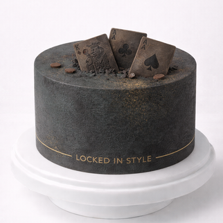 Торт с игральными картами в стиле минимализм