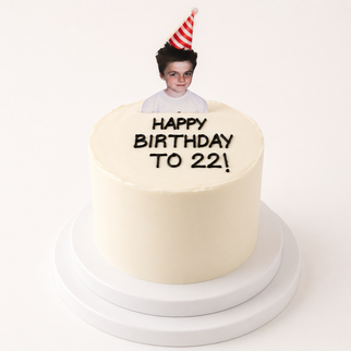 Торт белый на день рождения с фотографией и надписью Happy Birthday