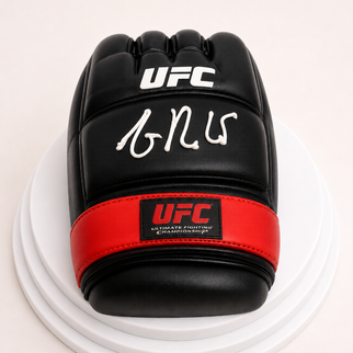 Торт 3Д черная перчатка с надписью UFC