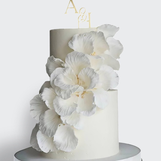 0 Свадебный торт с инициалами и цветами