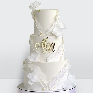 0 Свадебный торт с инициалами и цветами