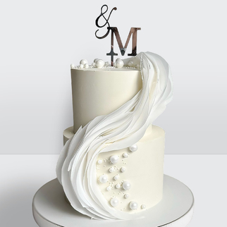 0 Свадебный торт с инициалами и жемчужинами, драпировкой из рисовой бумаги