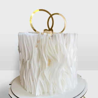 0 Свадебный торт с обручальными кольцами и драпировкой