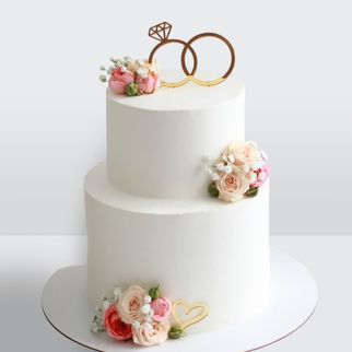 0 Свадебный торт с обручальными кольцами и цветами