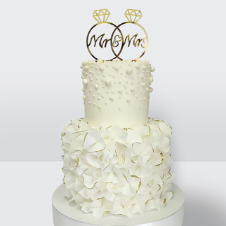 0 Свадебный торт с обручальными кольцами, жемчужинами и драпировкой