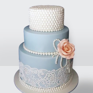 0 Свадебный торт голубой с кружевом и розами с жемчужинами с нежным декором и утончённой композицией