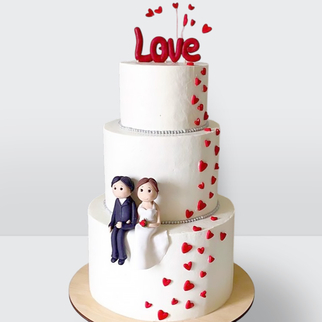 0 Свадебный торт с фигурками жениха и невесты 3 яруса с красными сердечками с романтичным декором и яркими акцентами