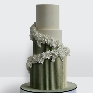Торт с цетами 3 яруса серый с лаконичным декором и благородной цветовой палитрой