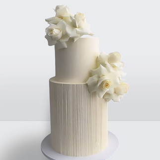 Торт с розами 2 яруса с нежным декором и гармоничной цветочной композицией